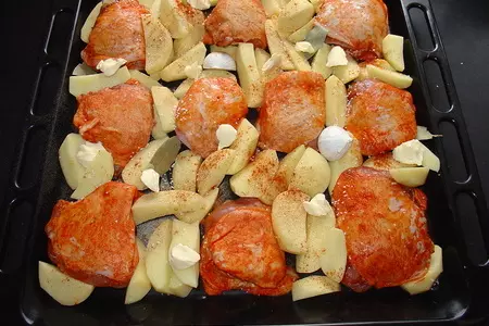 Картофель и курочка, запечённые в духовке.: шаг 2