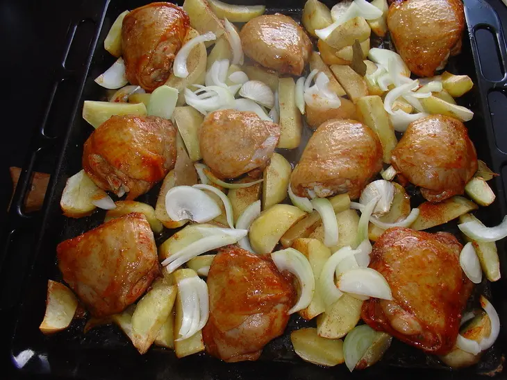 Картофель и курочка, запечённые в духовке.: шаг 3