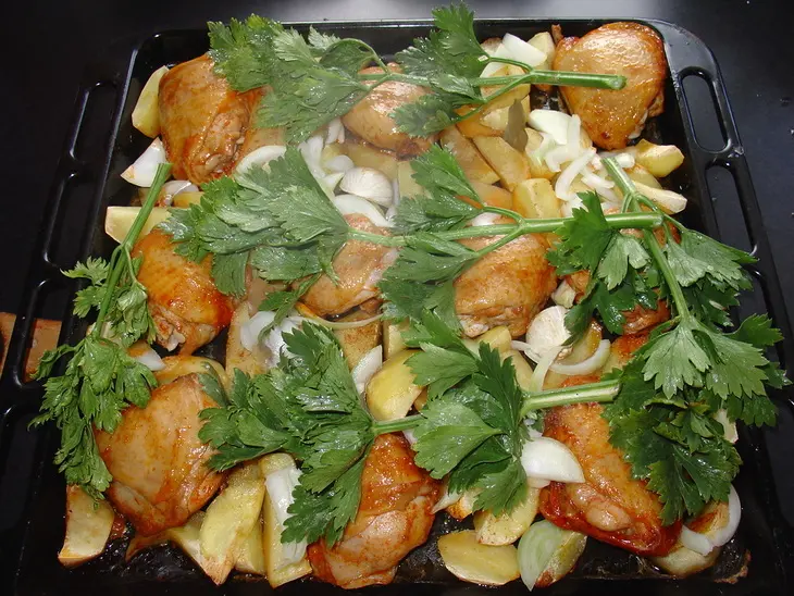 Картофель и курочка, запечённые в духовке.: шаг 4