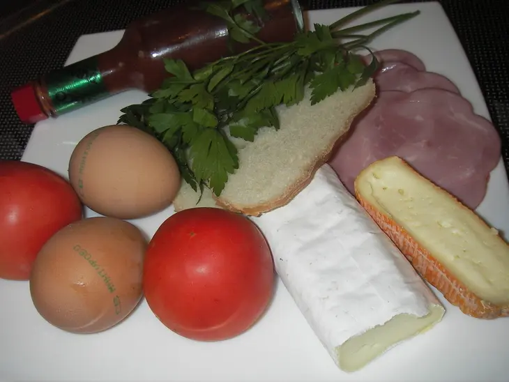Яйца-пашот в помидорах с французскими гренками: шаг 1