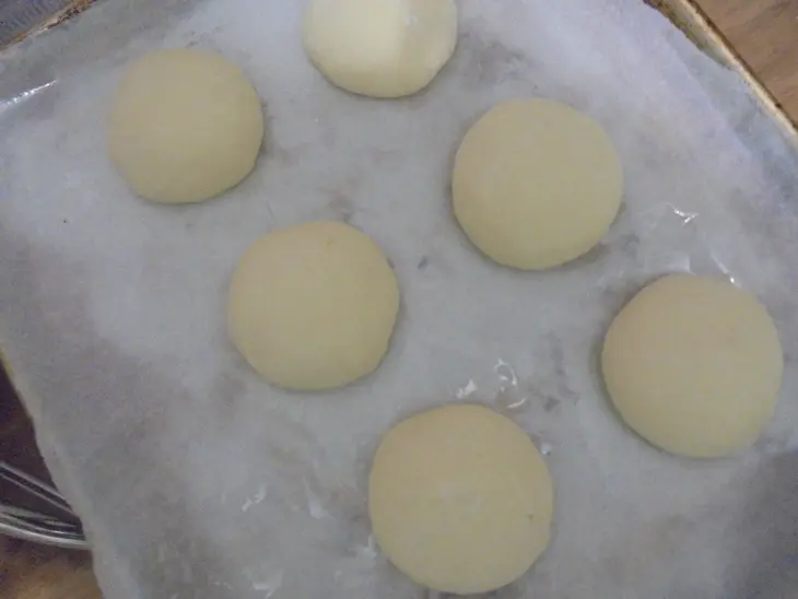 Лучший рецепт плюшек с джемом махеев и яблоками с маковой посыпкой: шаг 2