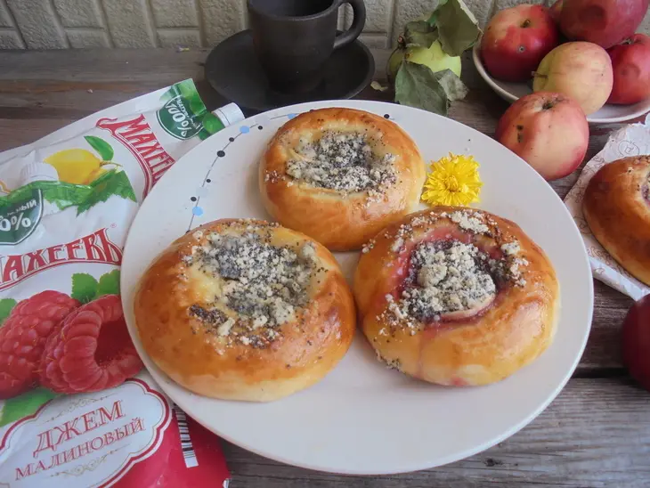 Лучший рецепт плюшек с джемом махеев и яблоками с маковой посыпкой: шаг 7