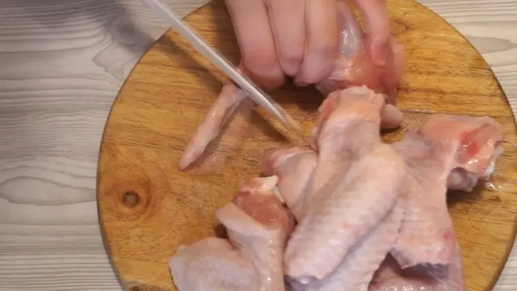 Очень удачный рецепт куриных крылышек с хрустящей корочкой. весь секрет в маринаде!: шаг 1