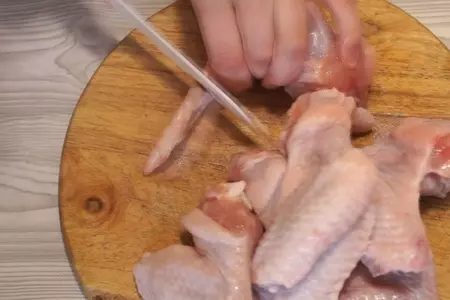 Очень удачный рецепт куриных крылышек с хрустящей корочкой. весь секрет в маринаде!: шаг 1
