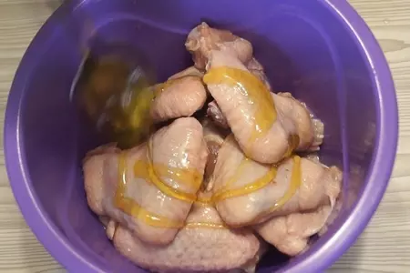 Очень удачный рецепт куриных крылышек с хрустящей корочкой. весь секрет в маринаде!: шаг 2