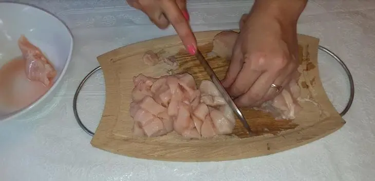 Гуляш из курицы с подливкой: шаг 1