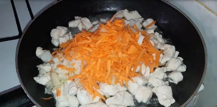 Гуляш из курицы с подливкой: шаг 3