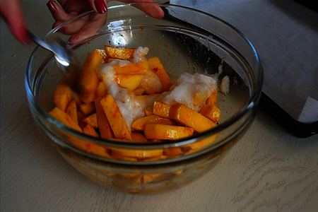 Картофельные дольки в духовке без масла!!! объедение!!!: шаг 3