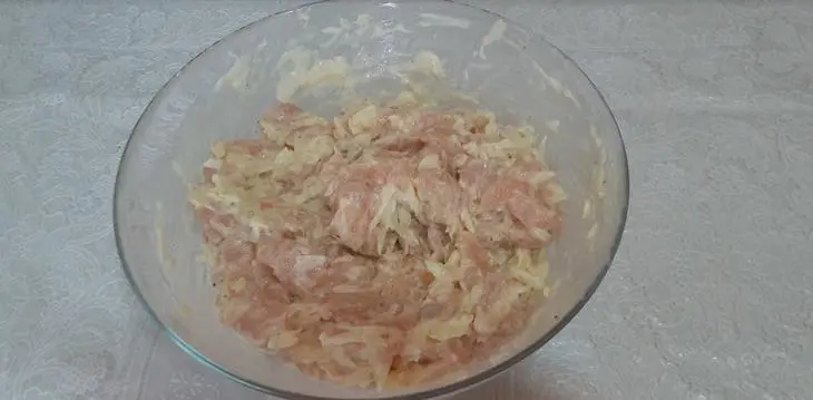 Куриные котлеты рубленые: шаг 3