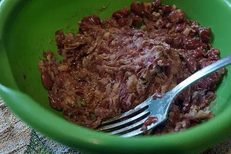Пирожки с фасолью и сыром: шаг 1