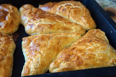 Пирожки с фасолью и сыром: шаг 6