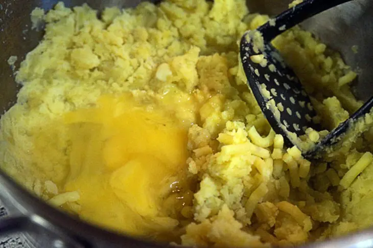 Рулет картофельный с мясом: шаг 2