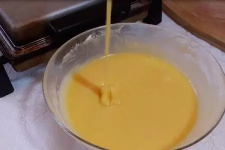 Вафельные трубочки: шаг 1