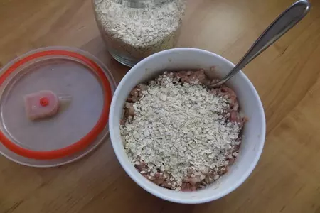 Говяжьи котлеты с овсянкой.: шаг 2