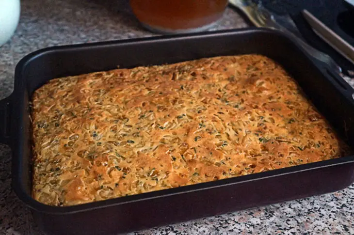 Пирог заливной с капустой: шаг 6