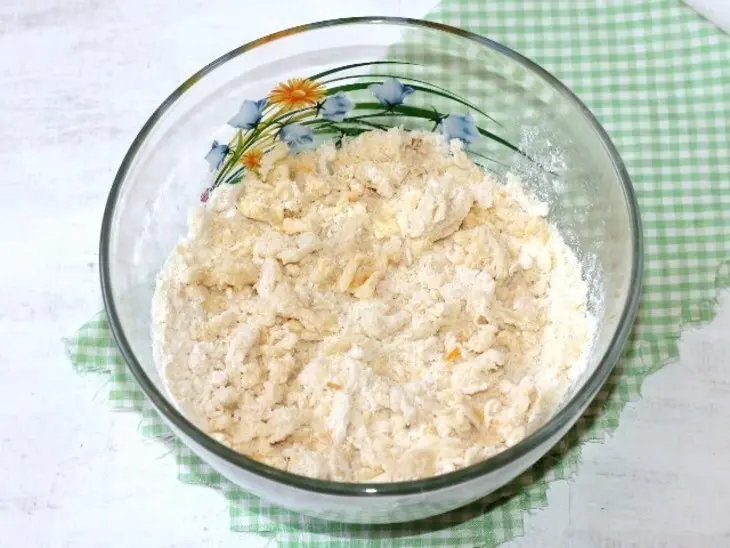 Сливочно-творожный рулет с фруктовой начинкой: шаг 2