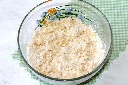 Сливочно-творожный рулет с фруктовой начинкой: шаг 2