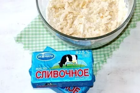Сливочно-творожный рулет с фруктовой начинкой: шаг 3