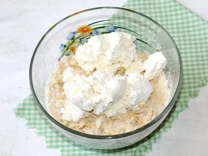 Сливочно-творожный рулет с фруктовой начинкой: шаг 4