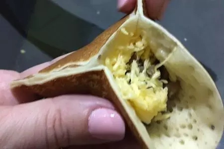 Треугольные блинчики с сыром и грибами: шаг 8