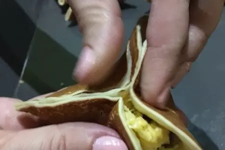 Треугольные блинчики с сыром и грибами: шаг 9
