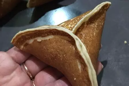 Треугольные блинчики с сыром и грибами: шаг 10