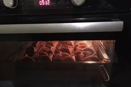 Треугольные блинчики с сыром и грибами: шаг 12