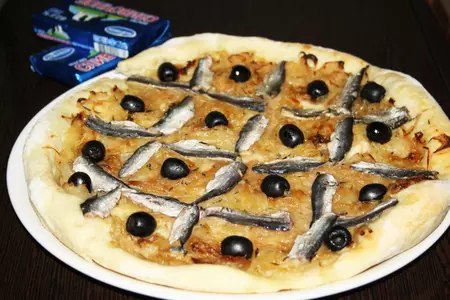 Французский луковый тарт писсаладьер (pissaladiere): шаг 15