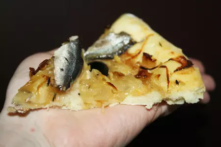 Французский луковый тарт писсаладьер (pissaladiere): шаг 16