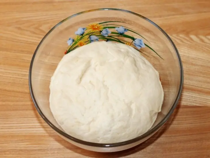 Калач "подкова" с грибами и курицей: шаг 6