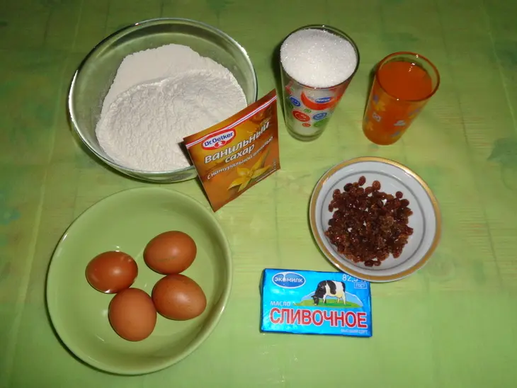 Кексики с изюмом: шаг 1