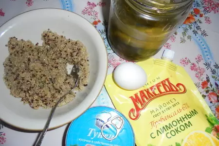 Салат с киноа и тунцом: шаг 1