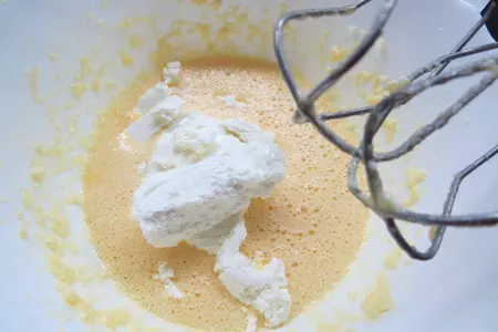 Творожный пирог с яблоками и кокосовой карамелью: шаг 3