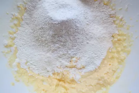 Творожный пирог с яблоками и кокосовой карамелью: шаг 4