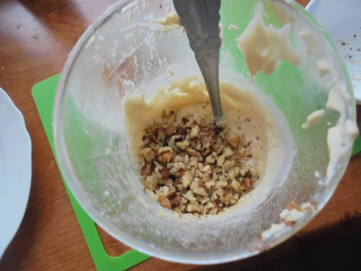 Кекс с грецкими орехами, кумкватом и вишневым джемом: шаг 4