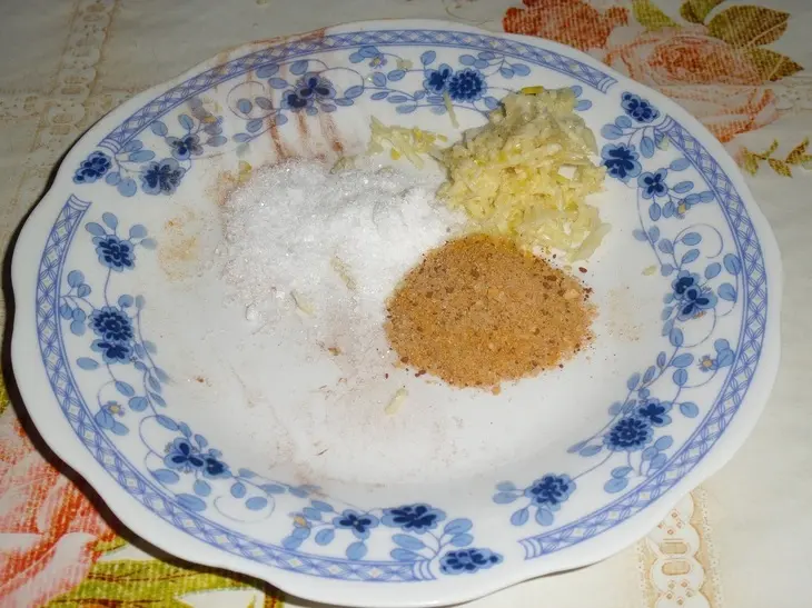 Запеченная фаршированная курочка: шаг 2