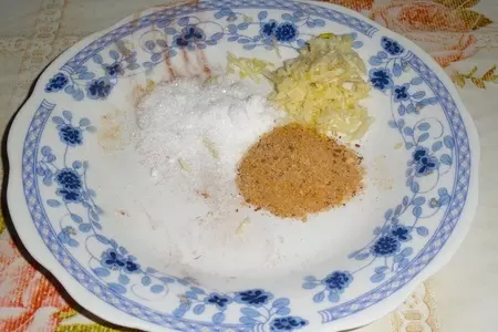 Запеченная фаршированная курочка: шаг 2
