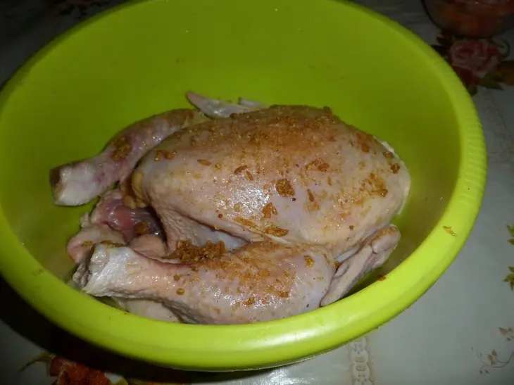 Запеченная фаршированная курочка: шаг 3