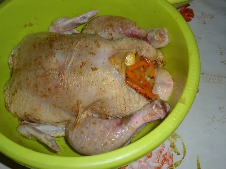 Запеченная фаршированная курочка: шаг 10