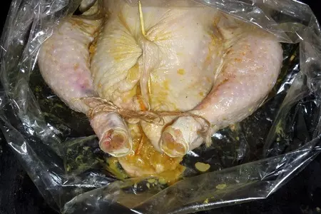Запеченная фаршированная курочка: шаг 11