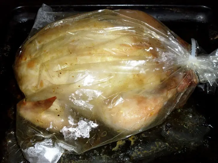 Запеченная фаршированная курочка: шаг 12