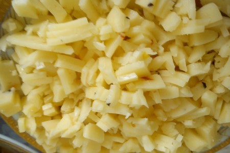 Салат с капустой, кукурузой и сыром: шаг 4