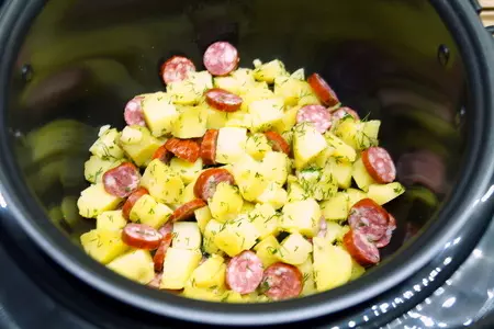 Фриттата с охотничьими колбасками и свежим укропом.: шаг 4
