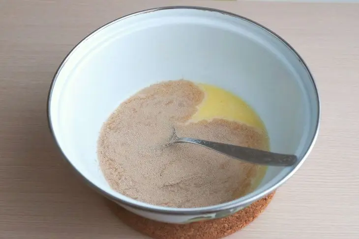 Булочки с начинкой из клюквы: шаг 2