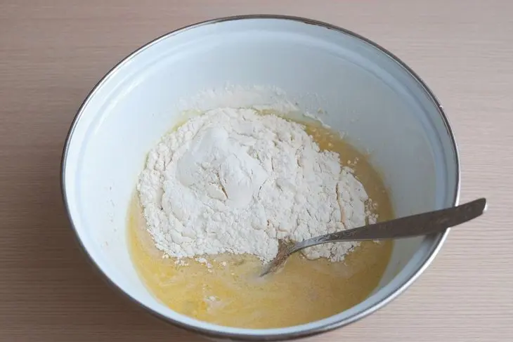 Булочки с начинкой из клюквы: шаг 4