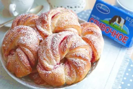 Булочки с начинкой из клюквы: шаг 13