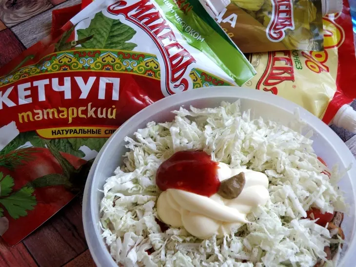 Салат с ветчиной и пикантным омлетом «мозаика вкуса».: шаг 4