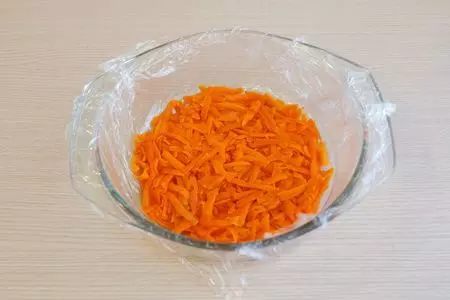 Салат с сельдью "фаворит": шаг 7