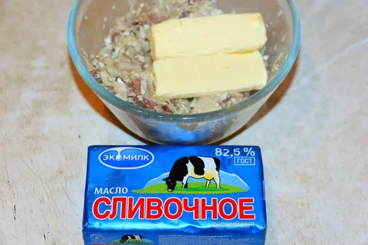 Форшмак в острой шубе из авокадо: шаг 5
