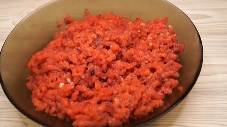 Сочные рыбные котлеты с творогом: шаг 1